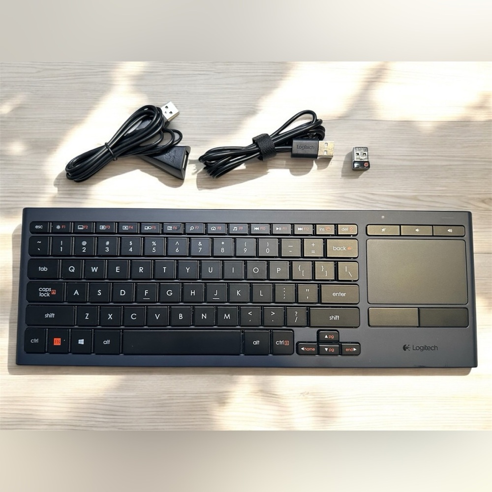 【Logitech】Logitech K830 Illuminated Living-Room Keyboard with Built-in Touchpad